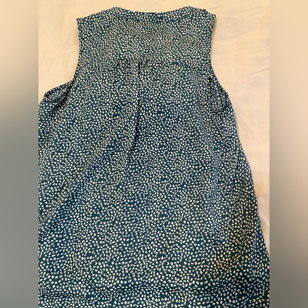 Gibson Dark Green and Cream Patterned Blouse, Size Medium